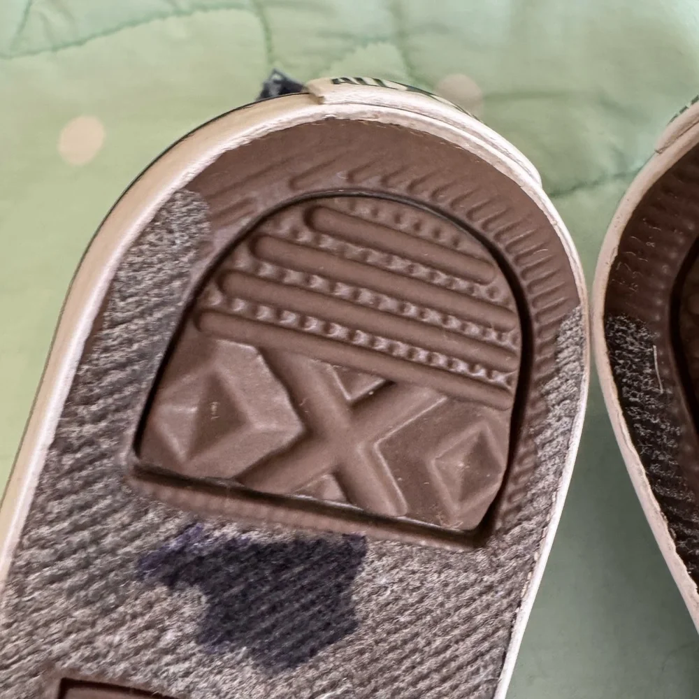 Converse Velcro Blue Kids Sneaker size 6